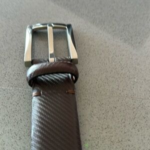 Tumi men’s brown textured belt size 38